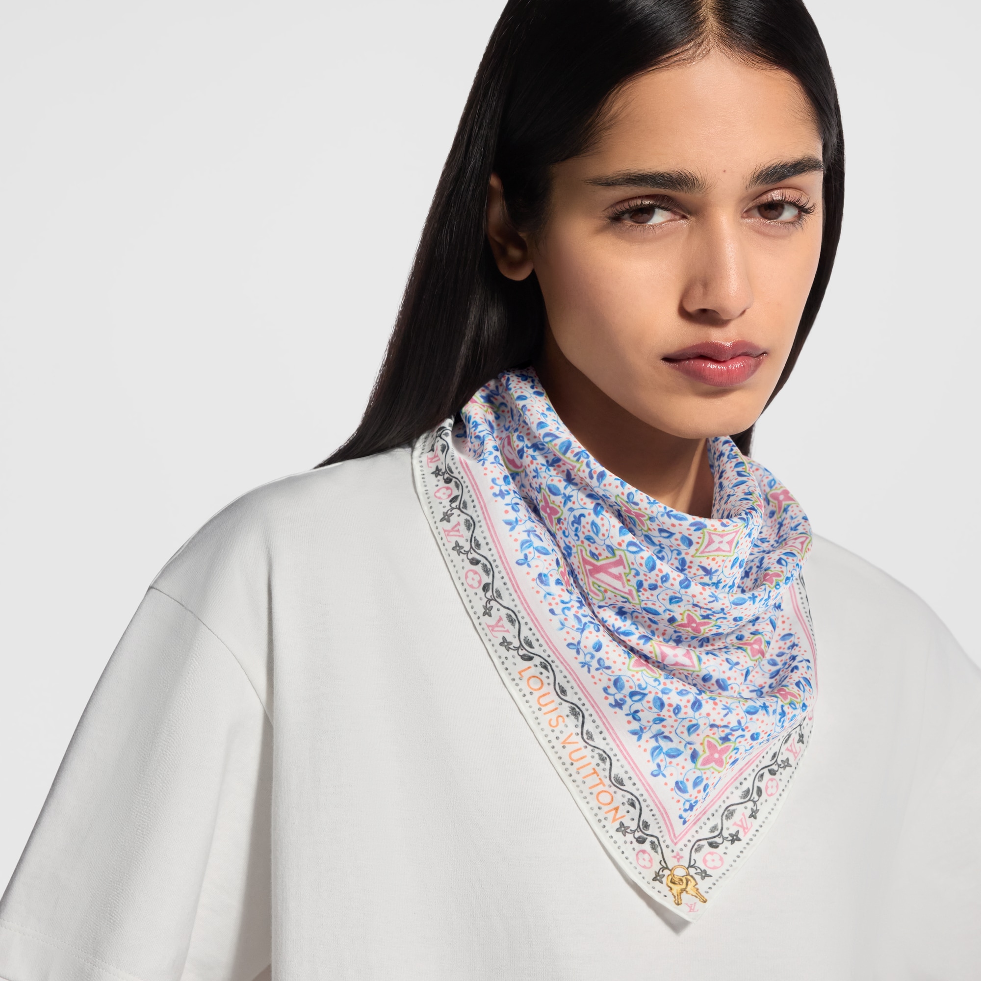 Square 55x55 - Women - Luxury Silk Squares and Bandeaus | LOUIS